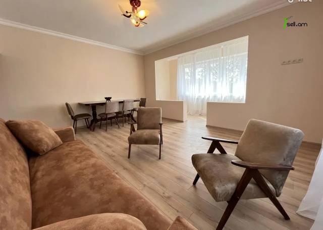 2 սենյականոց բնակարան Ազատության պողոտայում, 64 քմ, նախավերջին հարկ, եվրովերանորոգված, քարե շենք