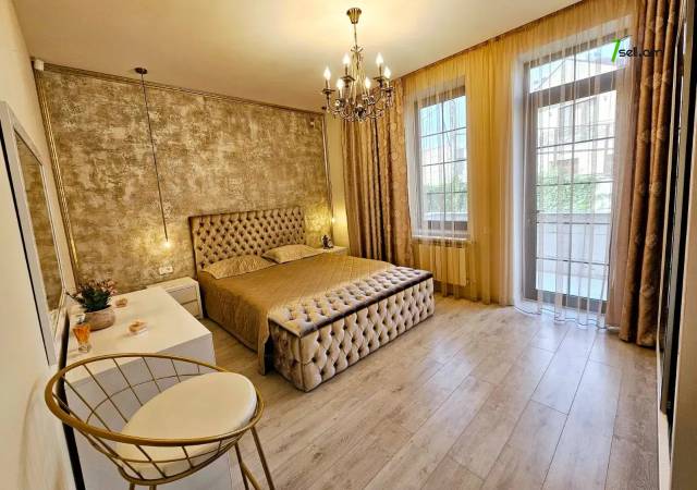 Երկու հարկանի քարե տուն, Նոյ թաղամաս Աջափնյակում, 820 քմ, 3+ սանհանգույց, կապիտալ վերանորոգված