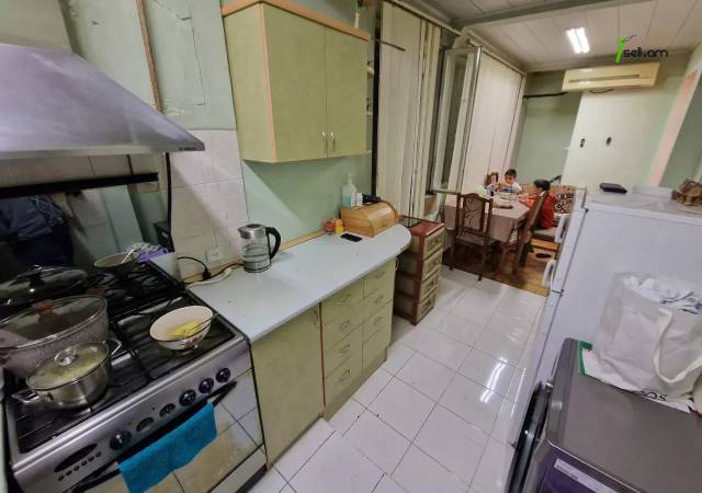 3 սենյականոց բնակարան Ամիրյան փողոցում, 77 ք.մ., կոսմետիկ վերանորոգում, քարե շենք