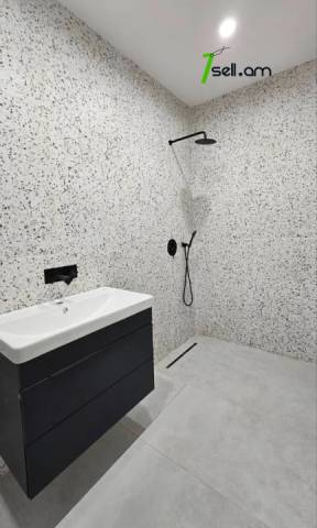 Մեկ հարկանի քարե տուն Զովունիում, 1150 ք.մ., 3+ սանհանգույց, դիզայներական ոճով վերանորոգված