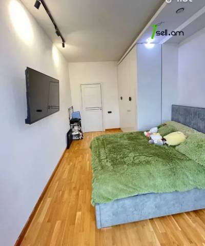 4 սենյականոց բնակարան նորակառույց շենքում Պարույր Սևակի փողոցում, 170 քմ, 2 սանհանգույց