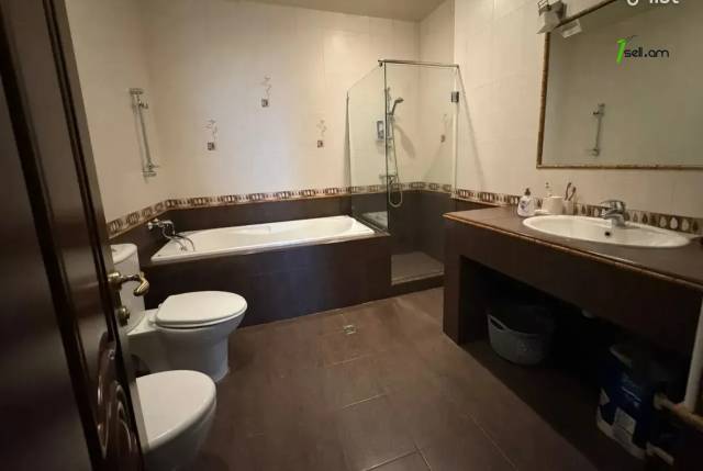 4 սենյականոց բնակարան նորակառույց շենքում Դերենիկ Դեմիրճյան փողոցում, 181 ք.մ., 4/11 հարկ