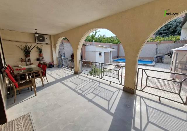 Մեկ հարկանի քարե տուն Նոր-Արեշի 46 փողոցում Էրեբունիում, 535 ք.մ., 2 սանհանգույց