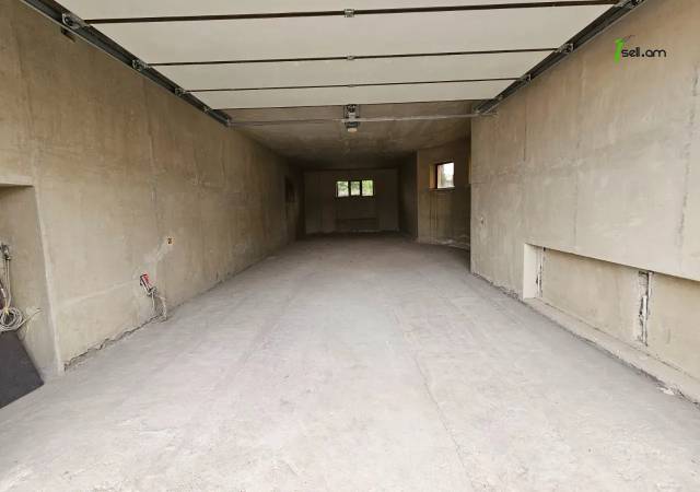 Երկու հարկանի քարե տուն, Գ-1 թաղամաս Աջափնյակում, 1200 ք.մ., 2 սանհանգույց, կապիտալ վերանորոգված