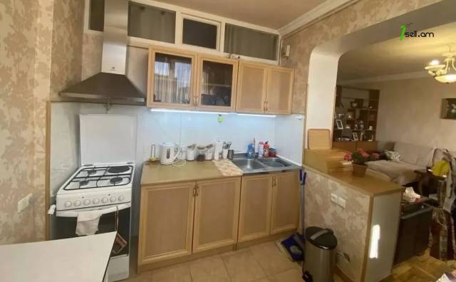 2 սենյականոց բնակարան Կոմիտասի պողոտայում, 51 քմ, կապիտալ վերանորոգված, քարե շենք
