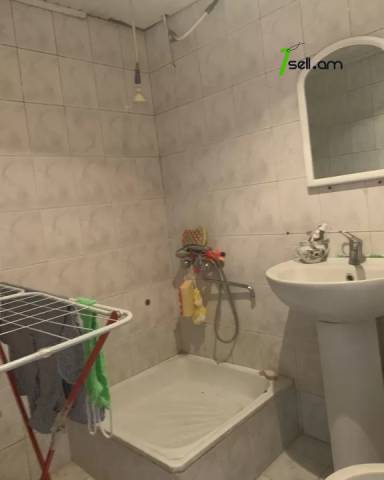 3 սենյականոց բնակարան Մեսրոպ Մաշտոցի պողոտայում, 78 ք.մ., բարձր առաստաղներ, կոսմետիկ վերանորոգում