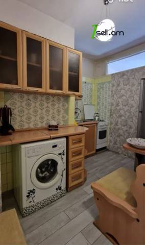 2 սենյականոց բնակարան Վարդանանց փողոցում, 40 քմ, բարձր առաստաղներ, կոսմետիկ վերանորոգում