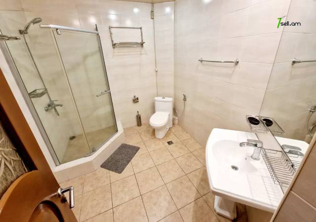 3 սենյականոց բնակարան Մոսկովյան փողոցում, 75 ք.մ., 2 սանհանգույց, բարձր առաստաղներ, 2/6 հարկ