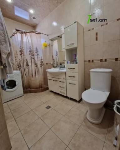 Երկու հարկանի քարե տուն Մելքումովի փողոցում Դավիթաշենում, 600 ք.մ., 3+ սանհանգույց, եվրովերանորոգված