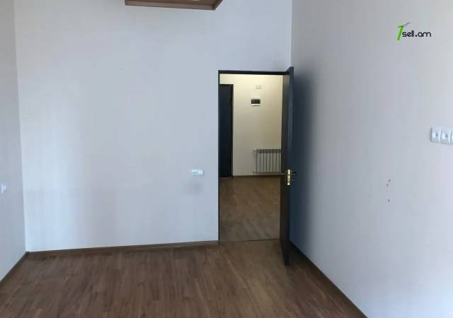 3 սենյականոց բնակարան նորակառույց շենքում Նիկողայոս Ադոնցի փողոցում, 89 ք.մ., 3/8 հարկ