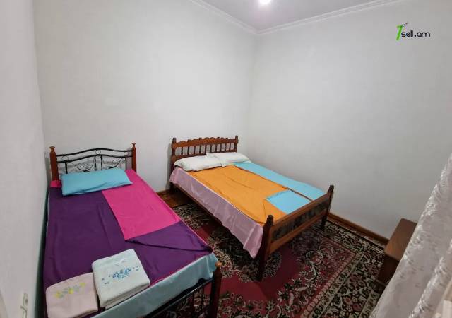 Մեկ հարկանի քարե տուն Լեռ Կամսարի փողոցում Արաբկիրում, 120 ք.մ., կոսմետիկ վերանորոգում