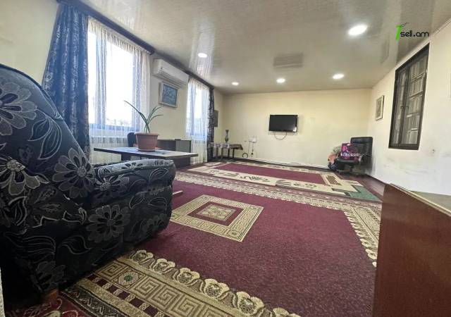 Երկու հարկանի քարե տուն 15-րդ փողոցում Շենգավիթում, 597 քմ, 2 սանհանգույց, կոսմետիկ վերանորոգում