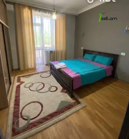 Երեք հարկանի քարե տուն Կիևյան փողոցում Արաբկիրում, 600 ք.մ., 3+ սանհանգույց, եվրովերանորոգված