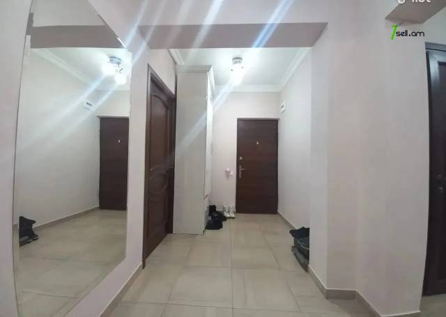 4 սենյականոց բնակարան Լեփսիուսի փողոցում, 90 ք.մ., նախավերջին հարկ, եվրովերանորոգված