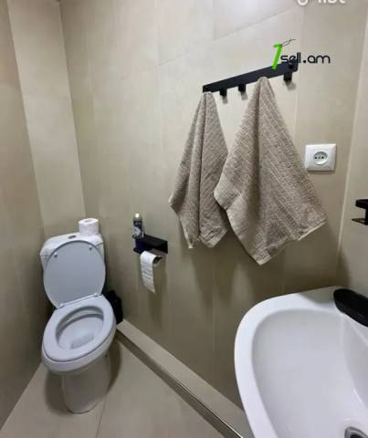 4 սենյականոց բնակարան, Նորաշեն թաղամաս, 83 ք.մ., 11/16 հարկ, 2 սանհանգույց, կապիտալ վերանորոգված