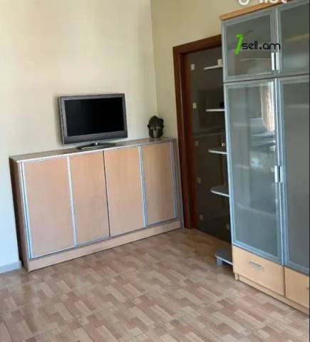 4 սենյականոց բնակարան Նալբանդյան փողոցում, 132 ք.մ., կապիտալ վերանորոգված, քարե շենք