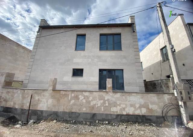 Երկու հարկանի տուն Պարույր Սևակ թաղամասի 1-ին փողոցում Առինջում, 180 քմ, 2 սանհանգույց