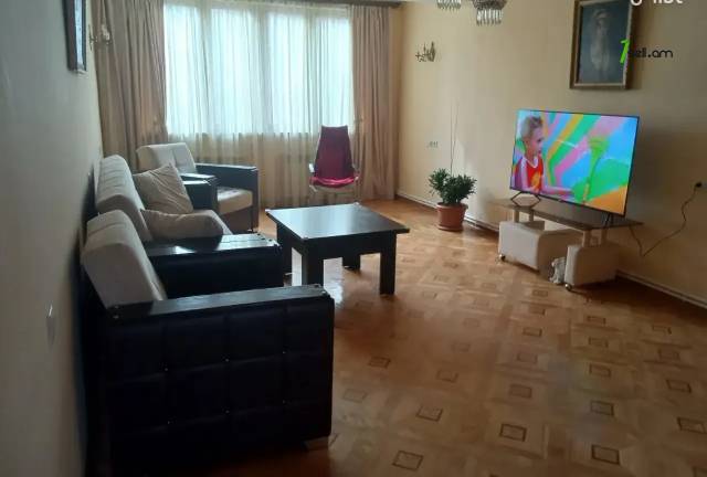 3 սենյականոց բնակարան, Աթոյան փողոցի նրբանցք, 82 քմ, 2/5 հարկ, կապիտալ վերանորոգված, քարե շենք