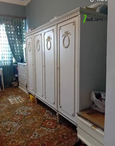 Երկու հարկանի տուն Զարոբյան փողոցում կենտրոնում, 221 ք.մ., 2 սանհանգույց