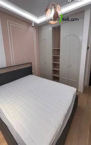 Երկու հարկանի թաունհաուզ Վերին Անտառային փողոցում կենտրոնում, 250 ք.մ., 3+ սանհանգույց