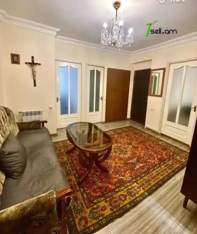 4 սենյականոց բնակարան Հայկ Գյուլիքևխյանի փողոցում, 90 ք.մ., կապիտալ վերանորոգված, քարե շենք