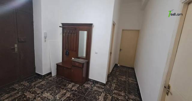 3 սենյականոց բնակարան Խորենացու փողոցում, 90 ք.մ., 3/5 հարկ, կապիտալ վերանորոգված, քարե շենք