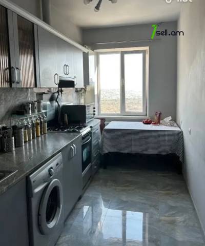 3 սենյականոց բնակարան Ռայնիսի փողոցում, 78 ք.մ., կապիտալ վերանորոգված