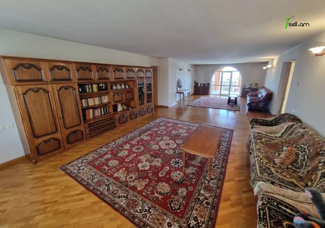 Երեք հարկանի քարե տուն Աջափնյակում, 500 ք.մ., 3+ սանհանգույց, եվրովերանորոգված