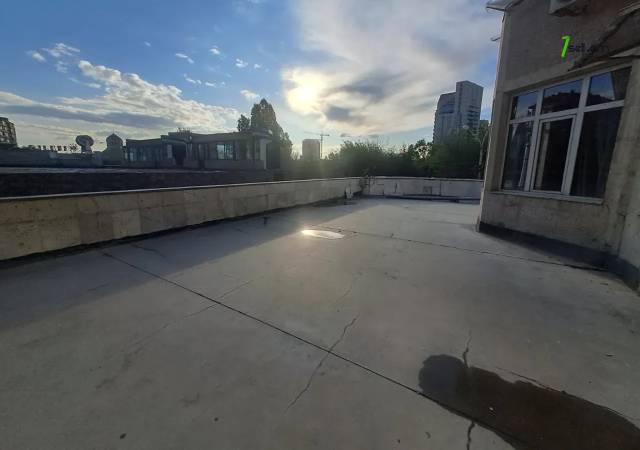 5 սենյականոց բնակարան Ալեք Մանուկյանի փողոցում, 210 ք.մ., 2 սանհանգույց, 2/9 հարկ