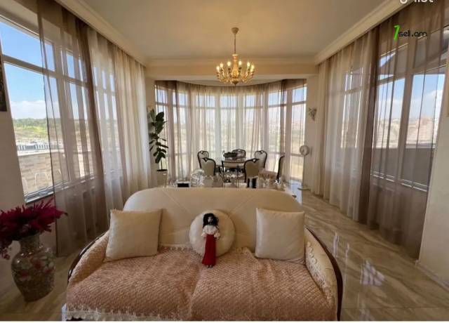 Ընդարձակ 3 սենյականոց բնակարան նորակառույց շենքում, Ծիծեռնակաբերդի խճուղի, 183 ք.մ., 7/12 հարկ