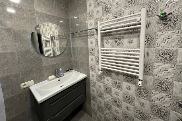 2 սենյականոց բնակարան Արամ Խաչատրյան փողոցում, 55 ք.մ., մի քանի պատշգամբ, նախավերջին հարկ