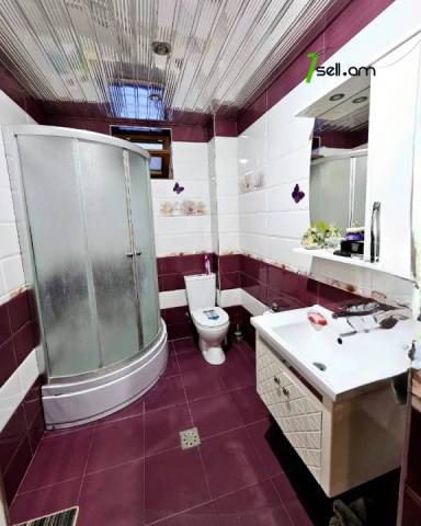 Երկու հարկանի քարե տուն Կուրղինյան փողոցում Մալաթիա Սեբաստիայում, 900 ք.մ., 2 սանհանգույց