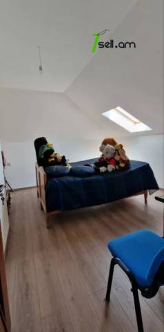 Երեք հարկանի քարե տուն Մելքումովի փողոցում Դավիթաշենում, 600 ք.մ., 3+ սանհանգույց, եվրովերանորոգված