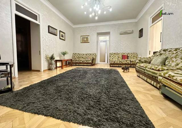 4 սենյականոց բնակարան Աղայան փողոցում, 125 ք.մ., 2 սանհանգույց, բարձր առաստաղներ, 2/5 հարկ