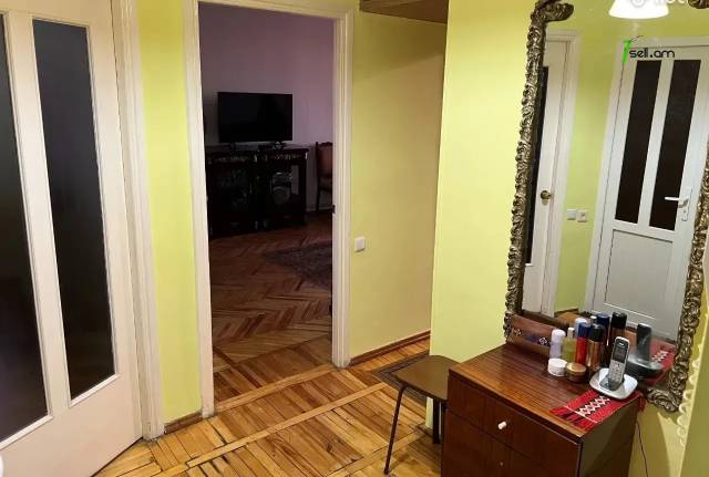 3 սենյականոց բնակարան Նելսոն Ստեփանյան փողոցում, 78 քմ, 5/9 հարկ, կապիտալ վերանորոգված