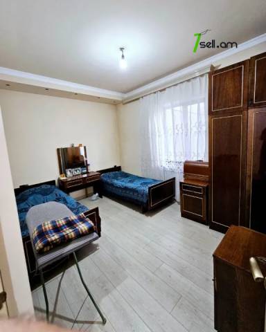 Երկու հարկանի քարե տուն, Դավթաշեն 2-րդ թաղամաս Դավիթաշենում, 290 ք.մ., 2 սանհանգույց