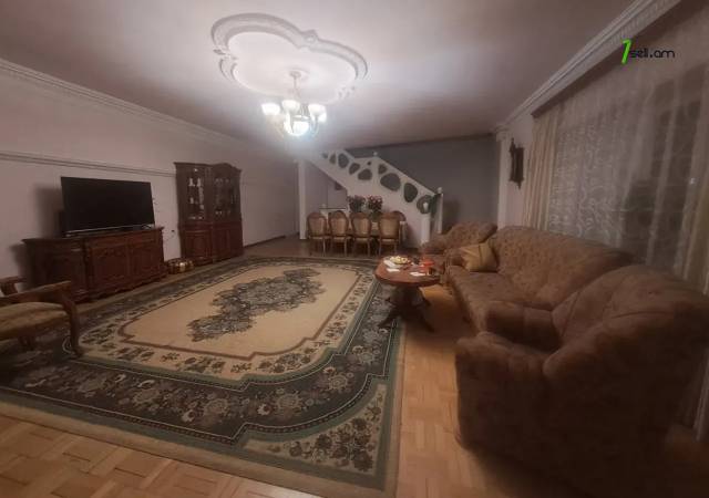 Երկու հարկանի քարե տուն Նանսենի փողոցում Նոր Նորքում, 384 ք.մ., 2 սանհանգույց, կապիտալ վերանորոգված