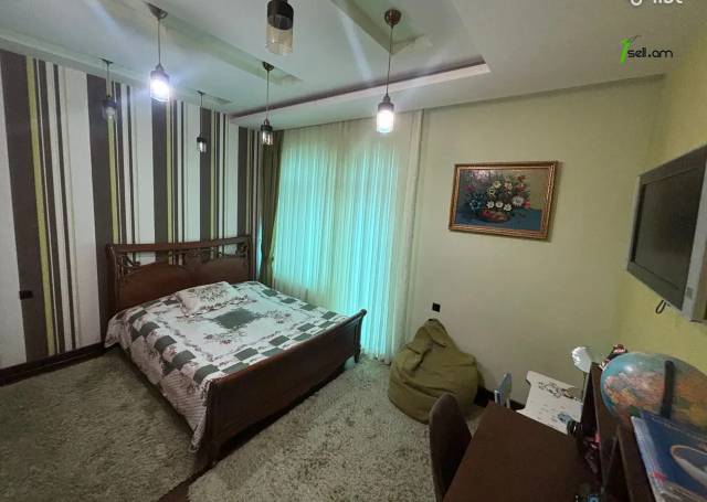 Երկու հարկանի քարե տուն Նվեր Սաֆարյան փողոցում Ավանում, 167 քմ, 3+ սանհանգույց