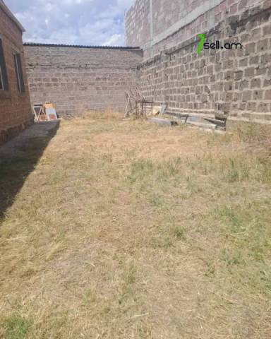 Հողատարածք բնակելի շինությունների համար Զովունիում, 700 ք.մ.