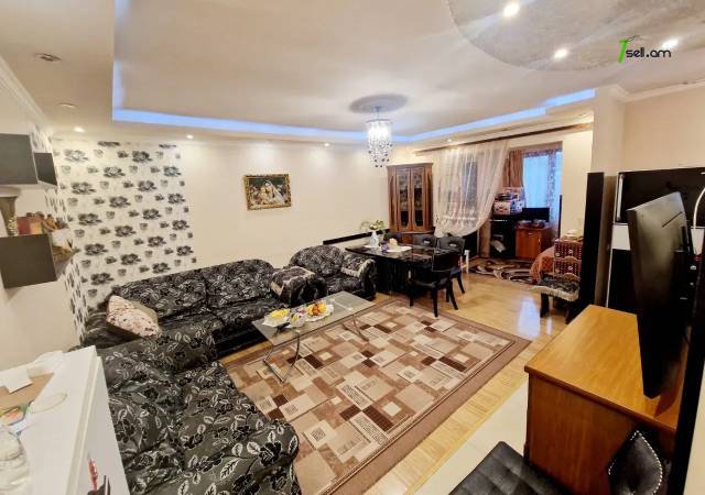 1 սենյականոց բնակարան Նանսենի փողոցում, 44 ք.մ., 3/5 հարկ, կապիտալ վերանորոգված, քարե շենք