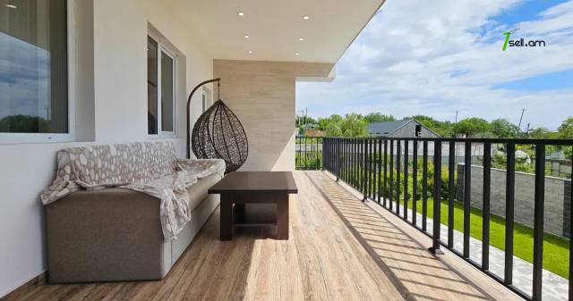 Երկու հարկանի տուն Դավիթ Բեկի փողոցում Էրեբունիում, 1400 քմ, կապիտալ վերանորոգված