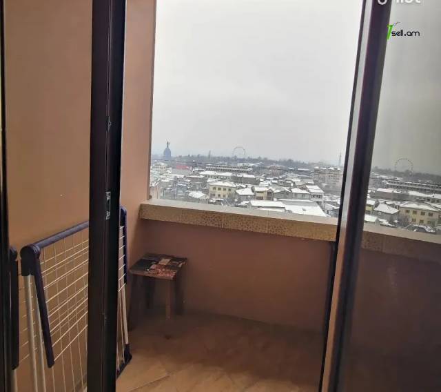 2 սենյականոց բնակարան Նազարեթ Սուրենյան փողոցում, 50 ք.մ., նախավերջին հարկ, կապիտալ վերանորոգված