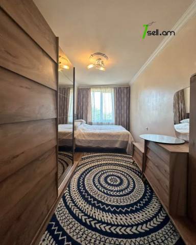 2 սենյականոց բնակարան Ակսել Բակունցի փողոցում, 58 քմ, 3/5 հարկ, կապիտալ վերանորոգված, քարե շենք