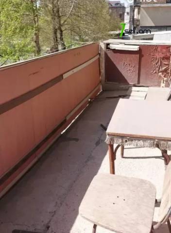 4 սենյականոց բնակարան Դրոյի փողոցում, 117 ք.մ., 2/5 հարկ, կոսմետիկ վերանորոգում, քարե շենք