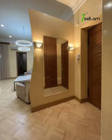 3 սենյականոց բնակարան Ամիրյան փողոցում, 70 ք.մ., 3/5 հարկ, կապիտալ վերանորոգված, քարե շենք