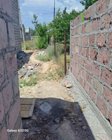 Մեկ հարկանի քարե տուն 1-ին փողոցում Նոր Խարբերդում, 74 քմ