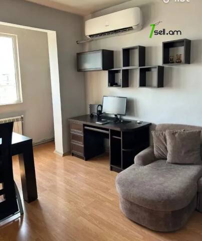 3 սենյականոց բնակարան Ռայնիսի փողոցում, 78 ք.մ., կապիտալ վերանորոգված