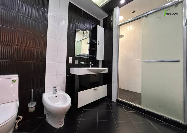 Ընդարձակ 3 սենյականոց բնակարան նորակառույց շենքում Նաիրի Զարյան փողոցում, 180 քմ, 12/16 հարկ