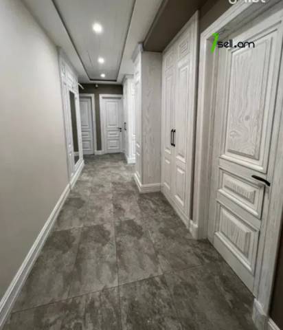 Ընդարձակ 3 սենյականոց բնակարան նորակառույց շենքում Վիկտոր Համբարձումյան փողոցում, 267 ք.մ.