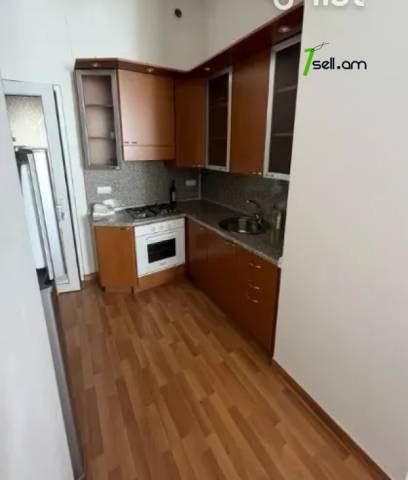 3 սենյականոց բնակարան Աբովյան փողոցում, 72 քմ, 2/4 հարկ, եվրովերանորոգված, քարե շենք